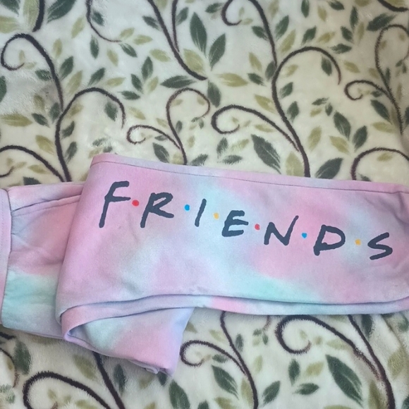 Girls 2pc Friends Sweatsuit Size Large. - Picture 2 of 5